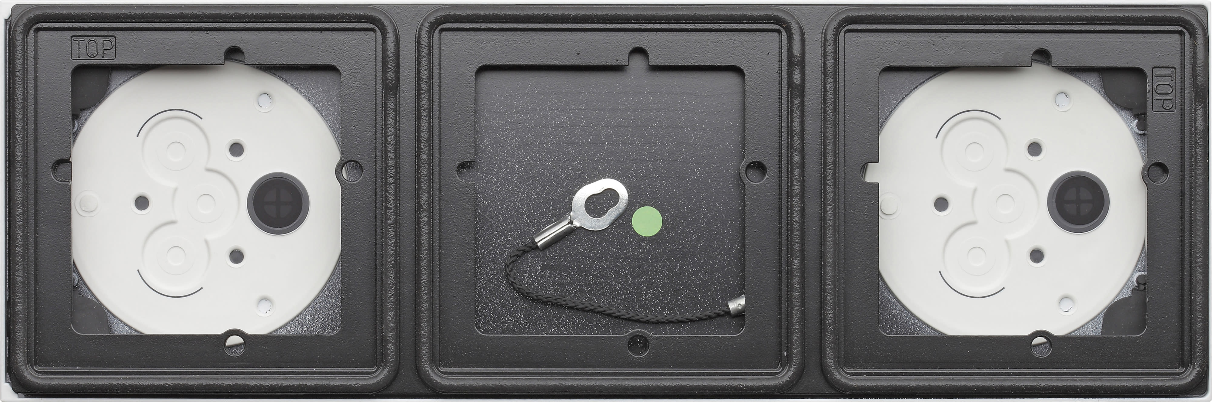 GIRA - Påvegg hus 3 moduler 1x3 System 106 hvit