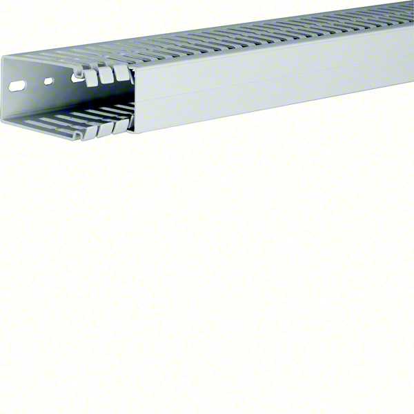Hager - Slisset ledningskanal HA780040 Halogenfri 80x40x2000mm lysgr