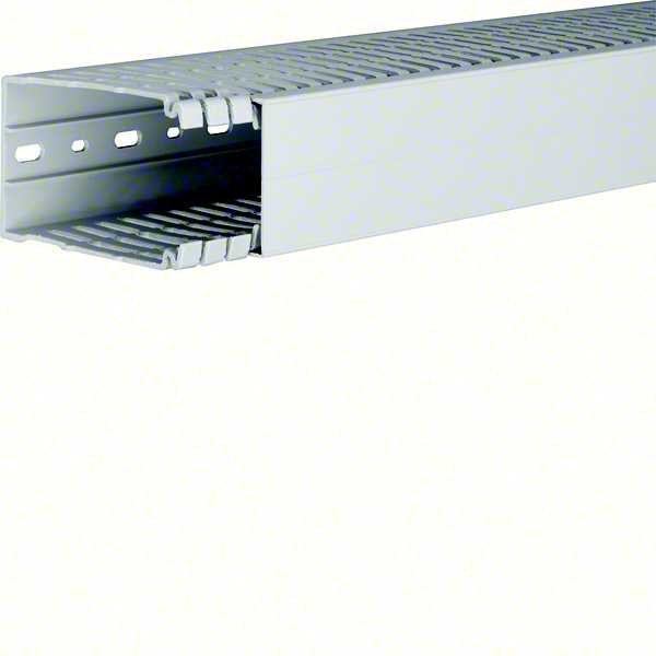 Hager - Slisset ledningskanal HA7100060 Halogenfri 100x60x2000mm Lys