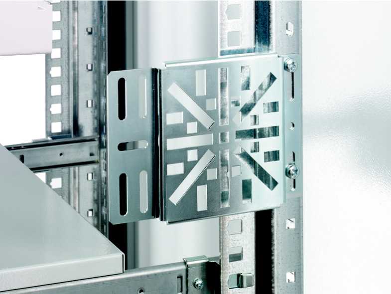 Schneider Electric - NSYEUVD Universal festebrakett for rac