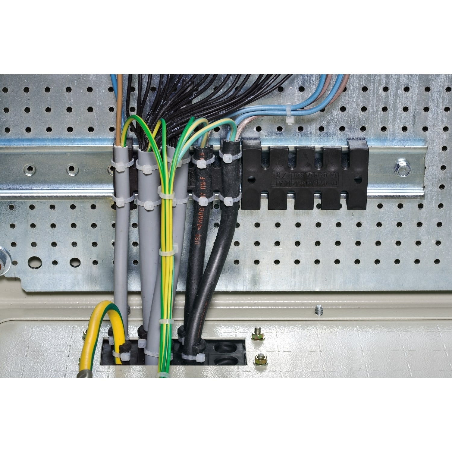 Schneider Electric - NSYSCCDINLG140 Plastik feste 140mm