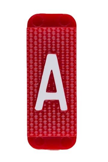 ABB Electrification - Utvendig merkesystem for kabelskap, rødt skilt A, pose a 10 stk, rød bakgrunn med hvit skrift.