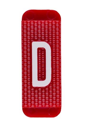 ABB Electrification - Utvendig merkesystem for kabelskap, rødt skilt D, pose a 10 stk, rød bakgrunn med hvit skrift.