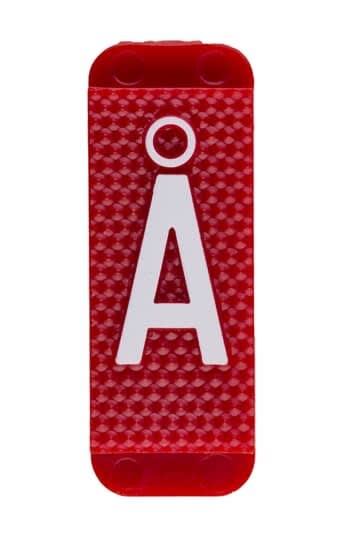 ABB Electrification - Utvendig merkesystem for kabelskap, rødt skilt Å, pose a 10 stk, rød bakgrunn med hvit skrift