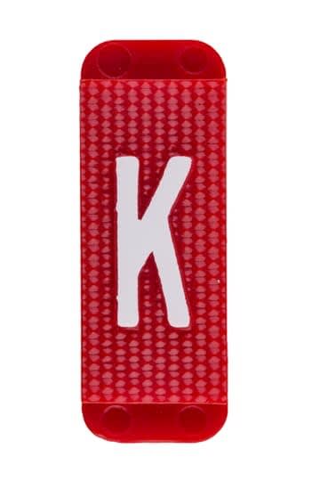 ABB Electrification - Utvendig merkesystem for kabelskap, rødt skilt K, pose a 10 stk, rød bakgrunn med hvit skrift.