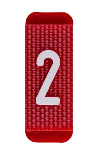 ABB Electrification - Utvendig merkesystem for kabelskap, rødt skilt 2, pose a 10 stk, rød bakgrunn med hvit skrift.