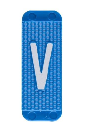 ABB Electrification - Utvendig merkesystem for kabelskap, blått skilt V, pose a 10stk, blå bakgrunn hvit skrift