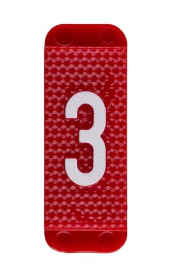 ABB Electrification - Utvendig merkesystem for kabelskap, rødt skilt 3, pose a 10 stk, rød bakgrunn med hvit skrift.