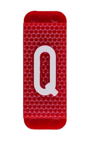 ABB Electrification - Utvendig merkesystem for kabelskap, rødt skilt Q, pose a 10 stk, rød bakgrunn med hvit skrift.