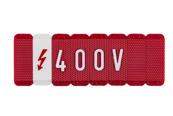 ABB Electrification - Utvendig 400V spenningsmerking for kabelskap rød bakgrunn hvit skrift
