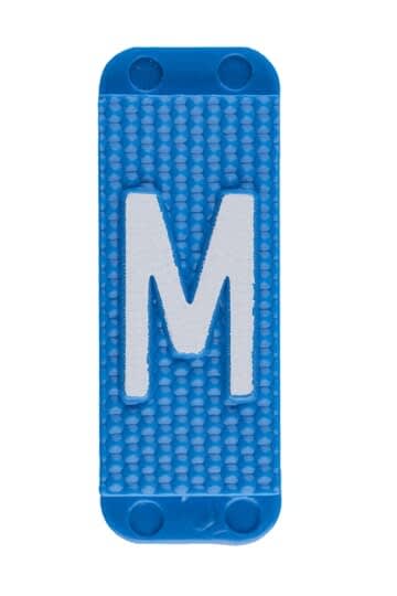 ABB Electrification - Utvendig merkesystem for kabelskap, blått skilt M, pose a 10stk, blå bakgrunn hvit skrift