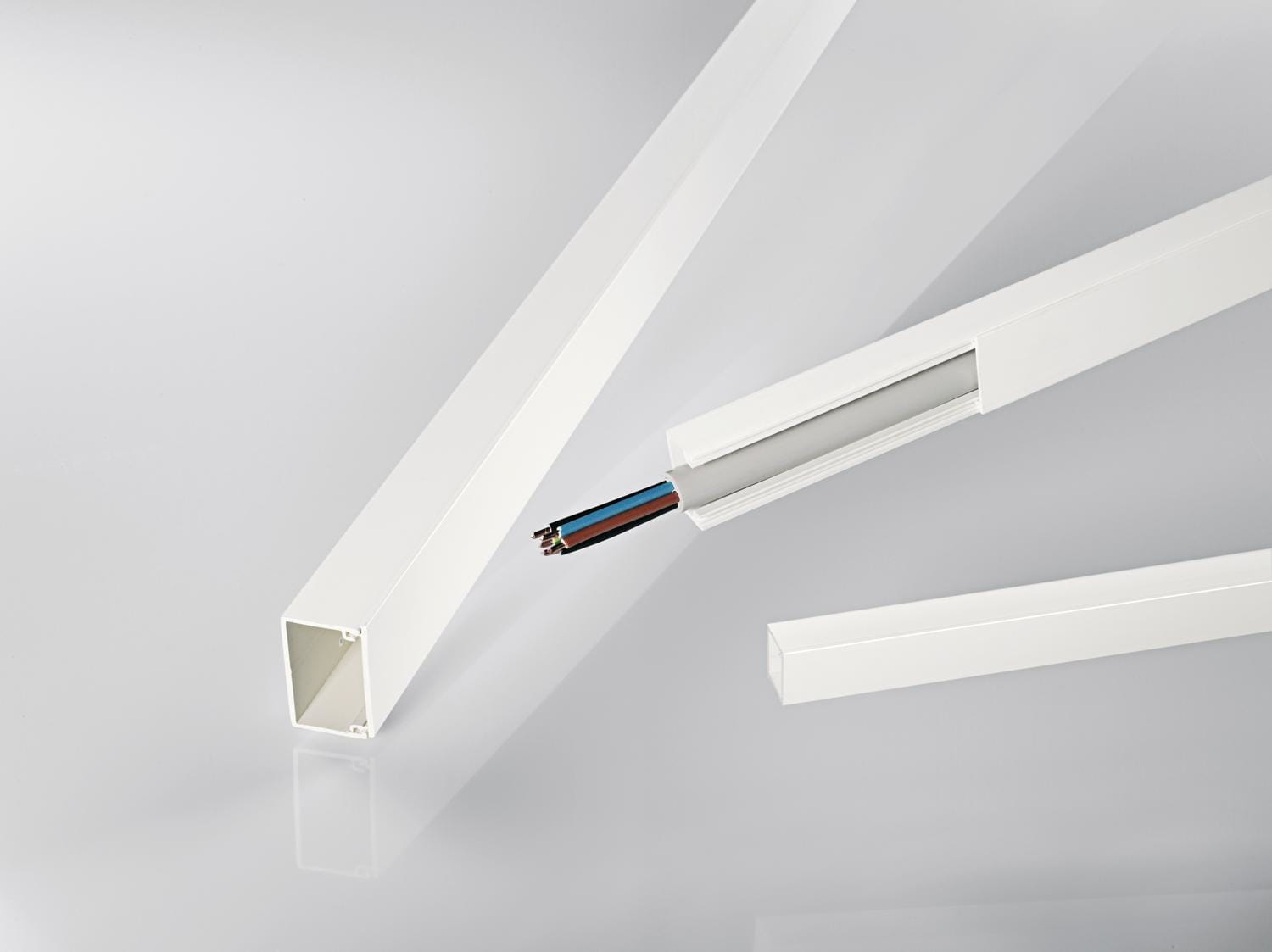 REHAU - MKS 16/38 Kanal og lokk 2m, polarhvit, med tape