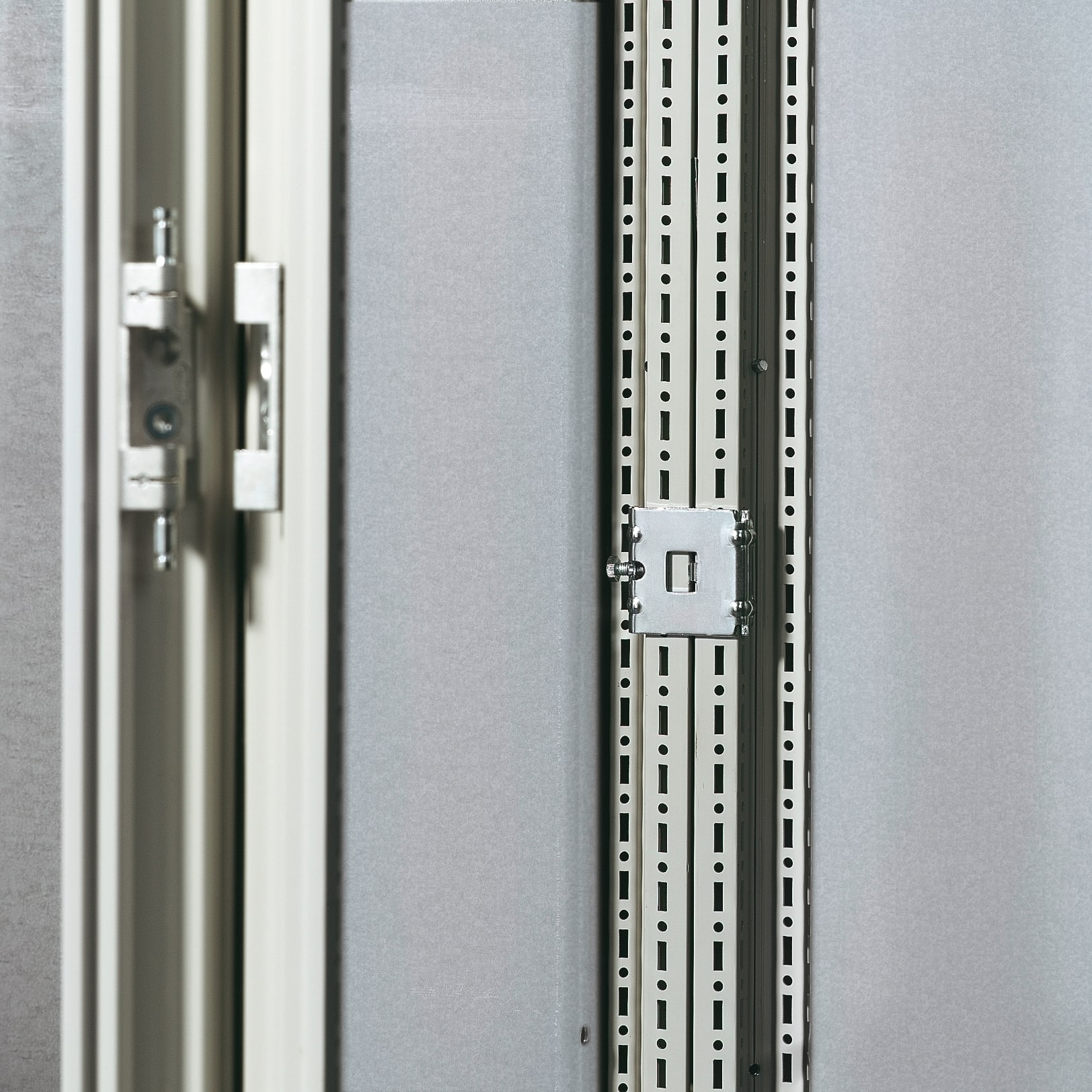 Rittal - Rekkemonteringstvinge vertikal for TS/TS, 6 stk