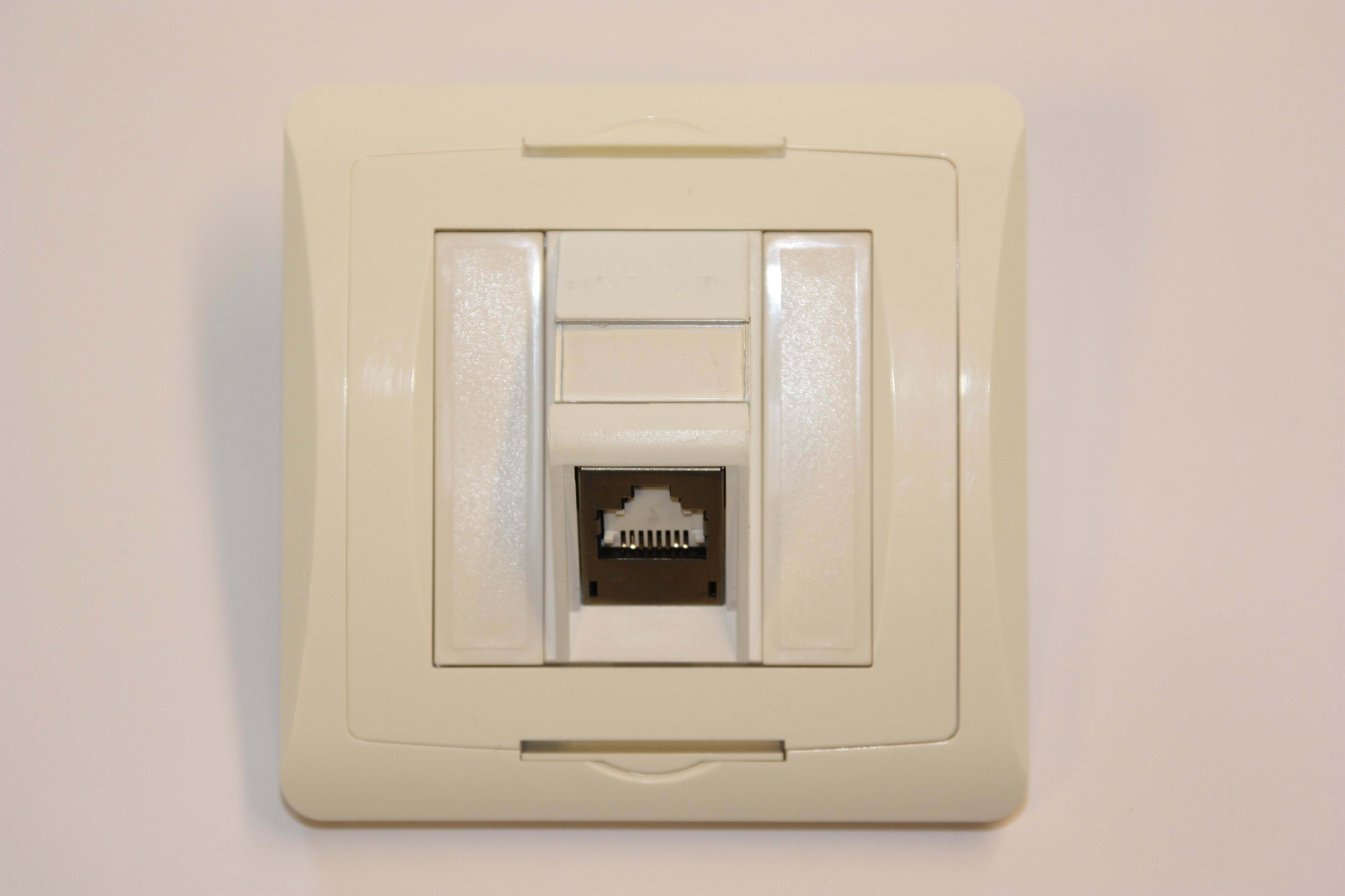 Centex - Vegguttak enkelt Cat6A for ka