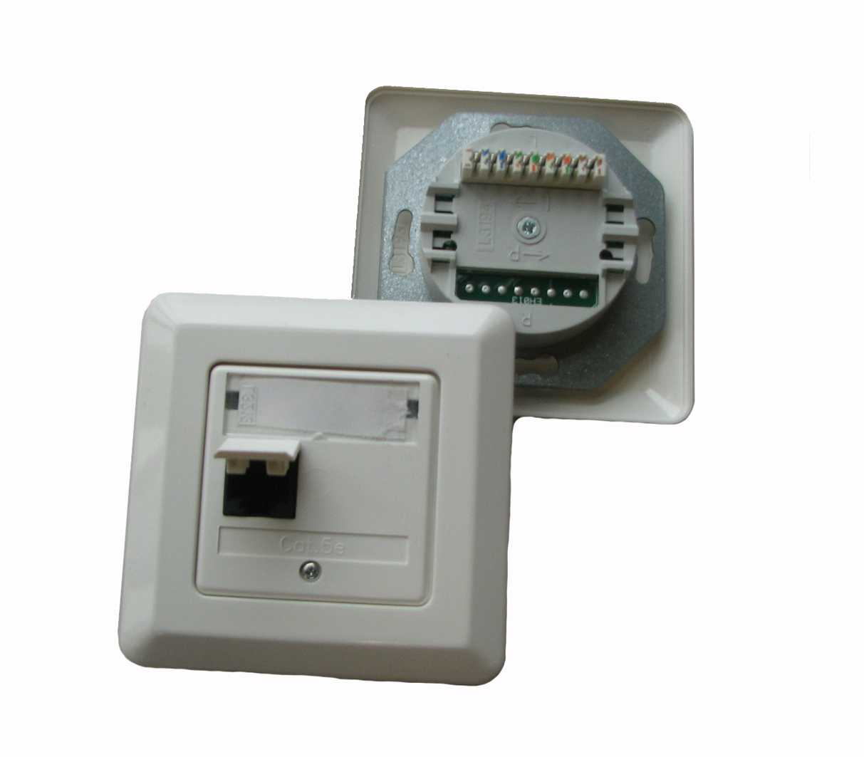 LANSE 3-PLAY - Veggkontakt 1XRJ45 UTP RETT M/