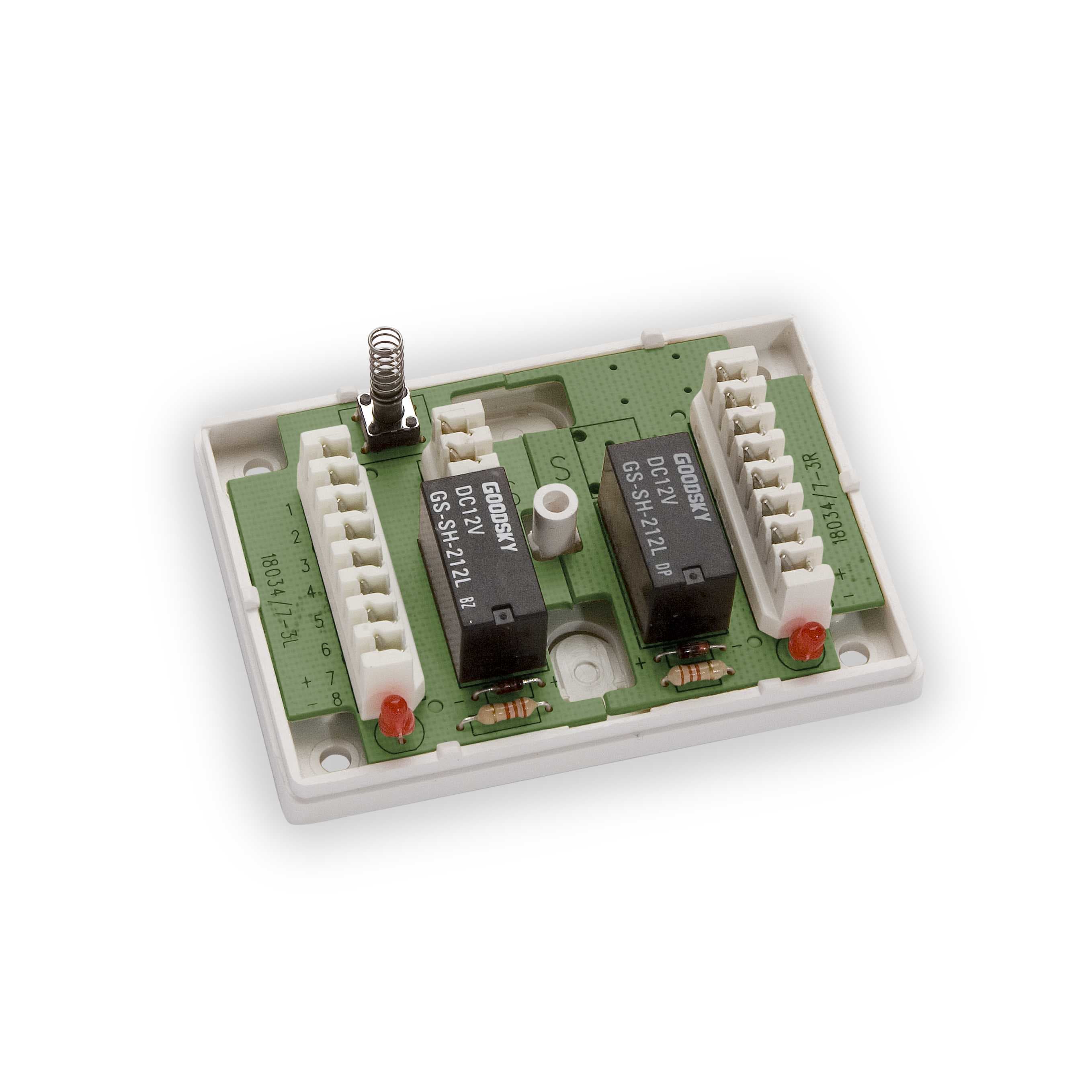 Ensto - Nummerert releplint i kapsling. 2x2 12V DC  plint 0,65mm med sabotasjekontakt