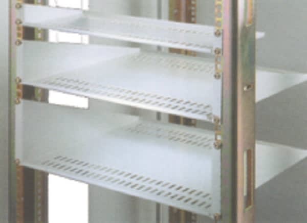 IKN AS - Brikke 45x45mm for 1xKeystone kontakt, med øyelokk