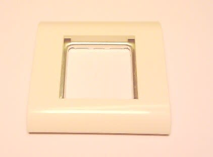 IKN AS - Vegg- kanaluttak 80x80 mm med 45x45mm vindu