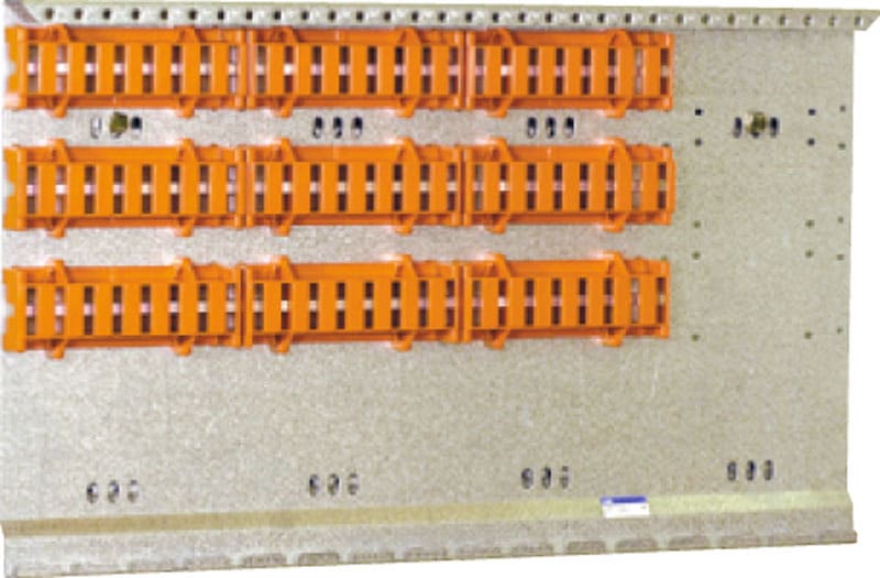 ABB Electrification - FM 630A/400B+200E  Delt montasjeplate  400mm med samleskinne og 200mm for fri bestykning