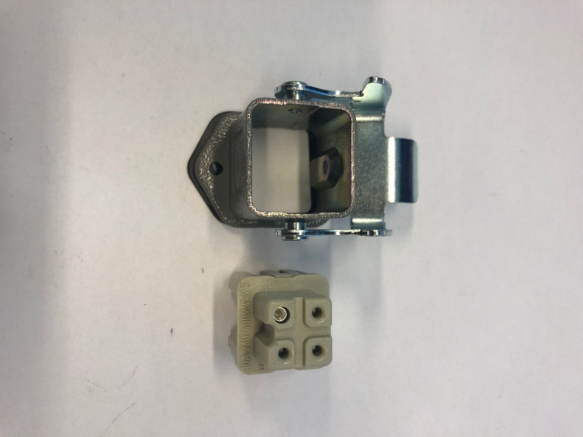 Harting - Han® 3A Kit 3+jord Sokkel med Chassis/Skap deksel