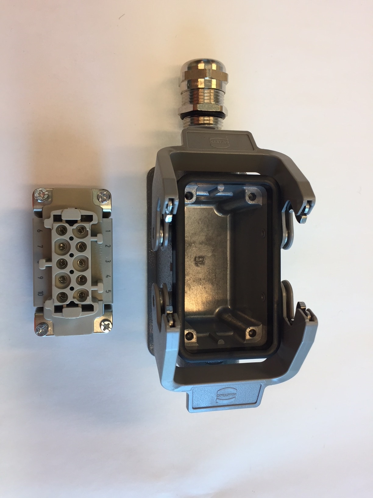 Harting - Han® 10B Kit 10+jord Sokkel med påvegg deksel m/M20 nippel 10-14mm