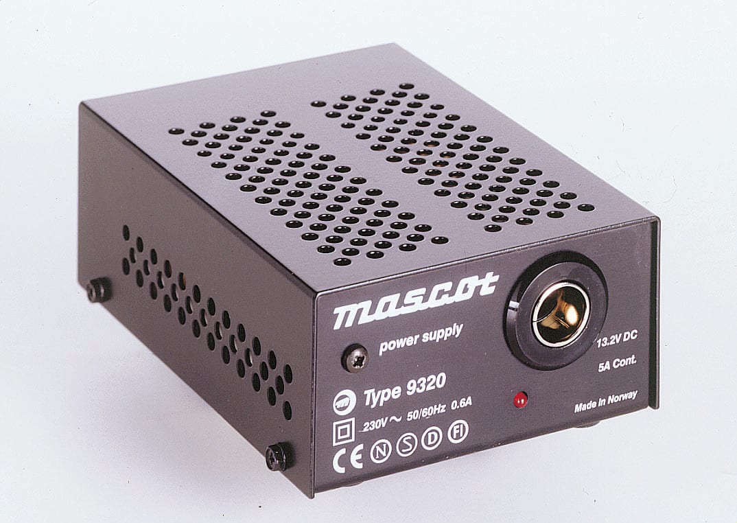 Mascot - 9320 AC/DC Kraftaggregat Switch mode 12VDC 5A 70W Fast nettledning - sekundærledning