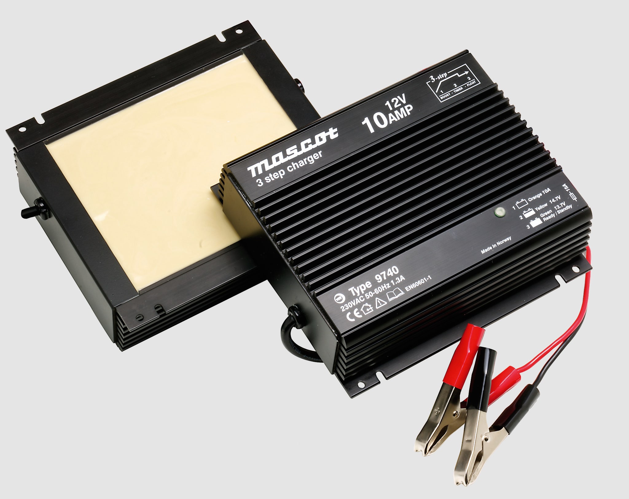 Mascot - 9740 3-Trinns lader for Blybatterier Switch mode - 24VDC 5A - batteriklemmer - IP67