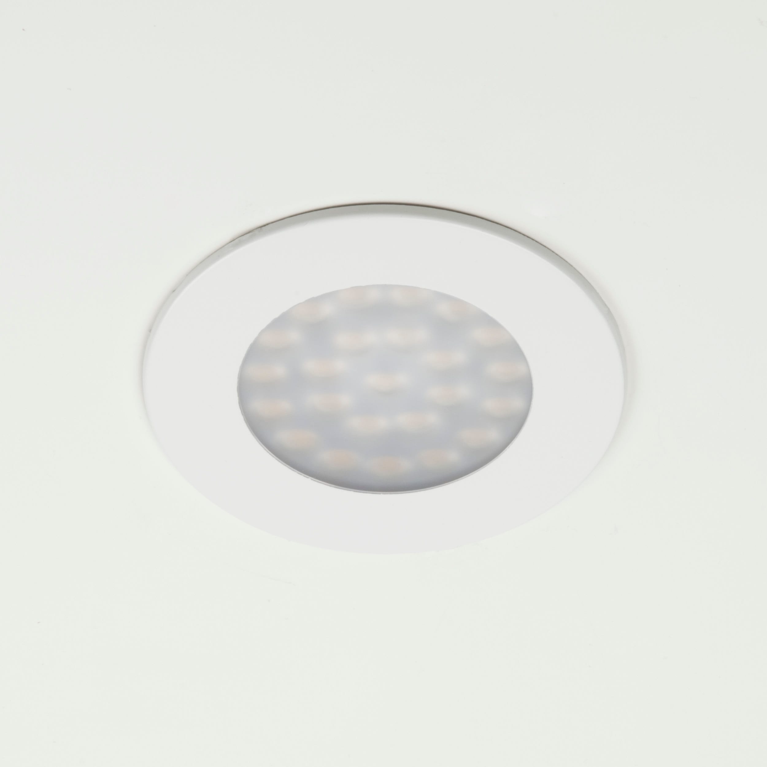 Hide-a-lite - LED DOWNLIGHT SLIM HVIT 2W DIM IP44 12V DC 3000K 55gr Ø68mm