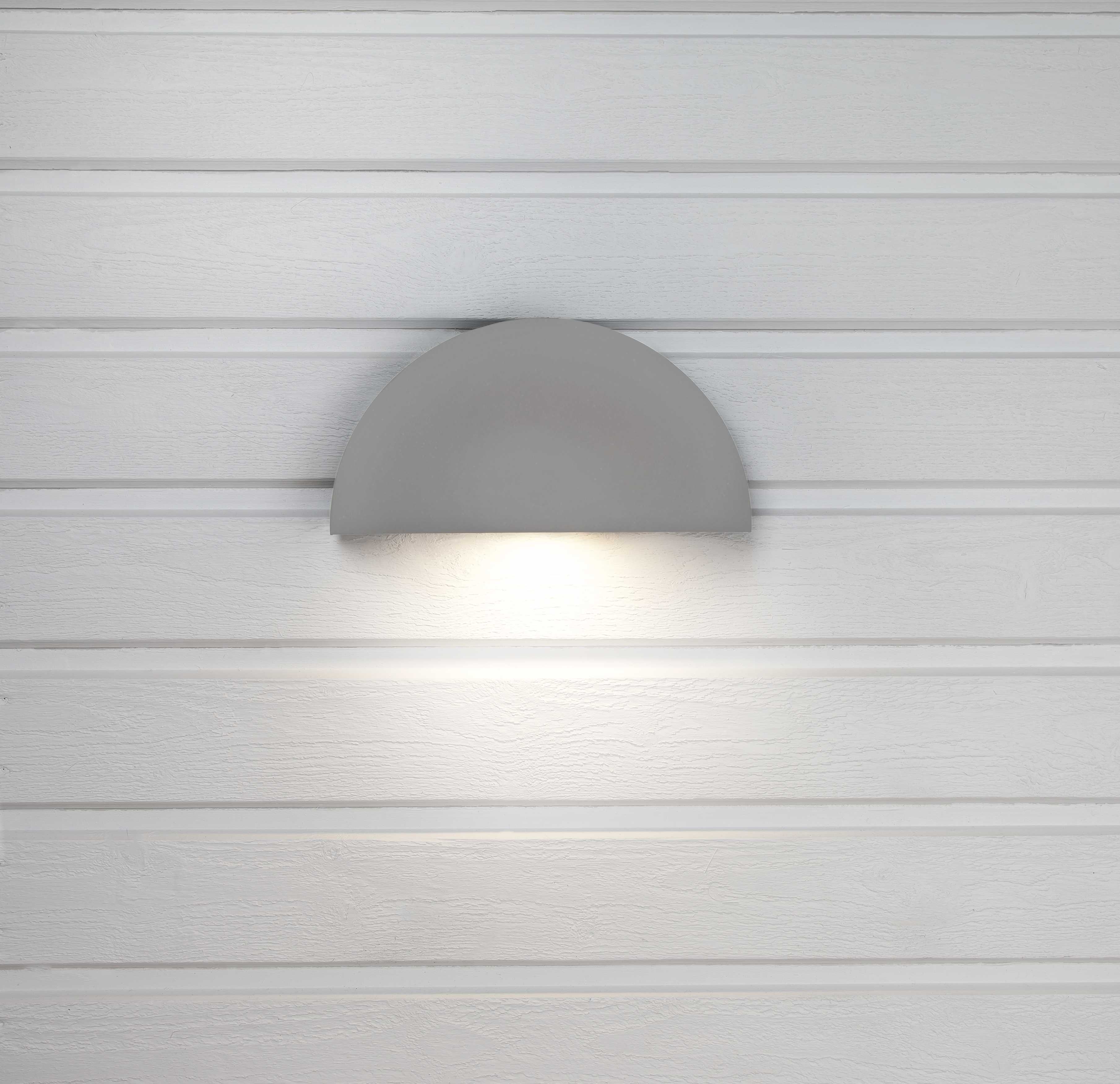 Hide-a-lite - Arc Safe Grå 3000K, 575lm, 100° spredning, 7W, IP54. Integr. uttak og jordfeilbryter.