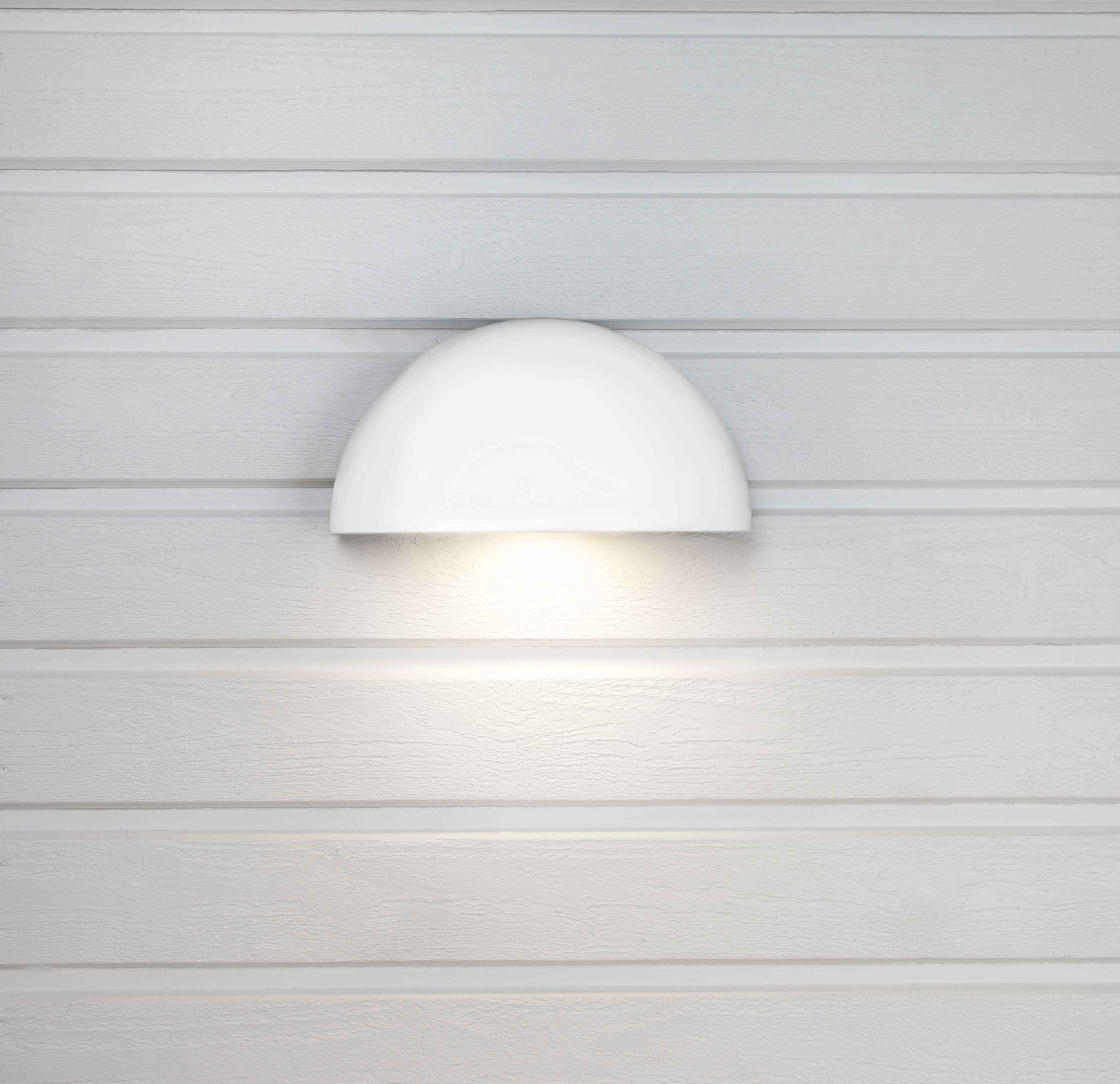 Hide-a-lite - Arc Safe Hvit 3000K, 575lm, 100° spredning, 7W, IP54. Integr. uttak og jordfeilbryter.