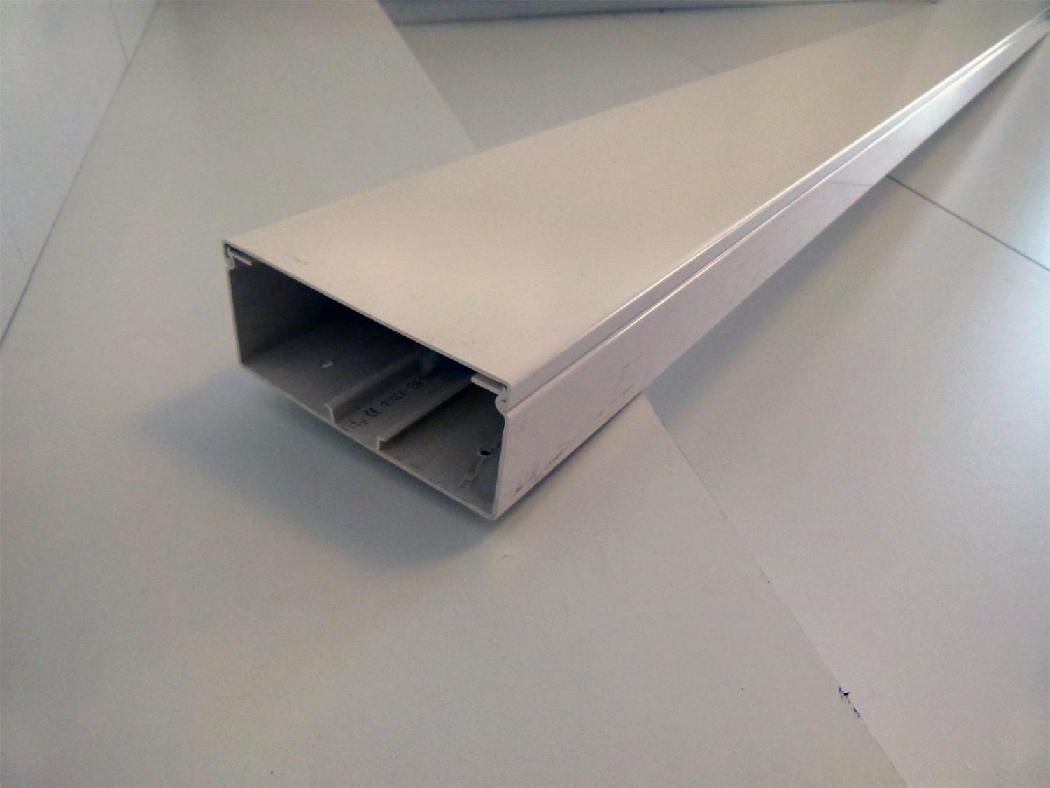 REHAU - LEH 65/150 halogenfri kanal renhvit RAL 9010