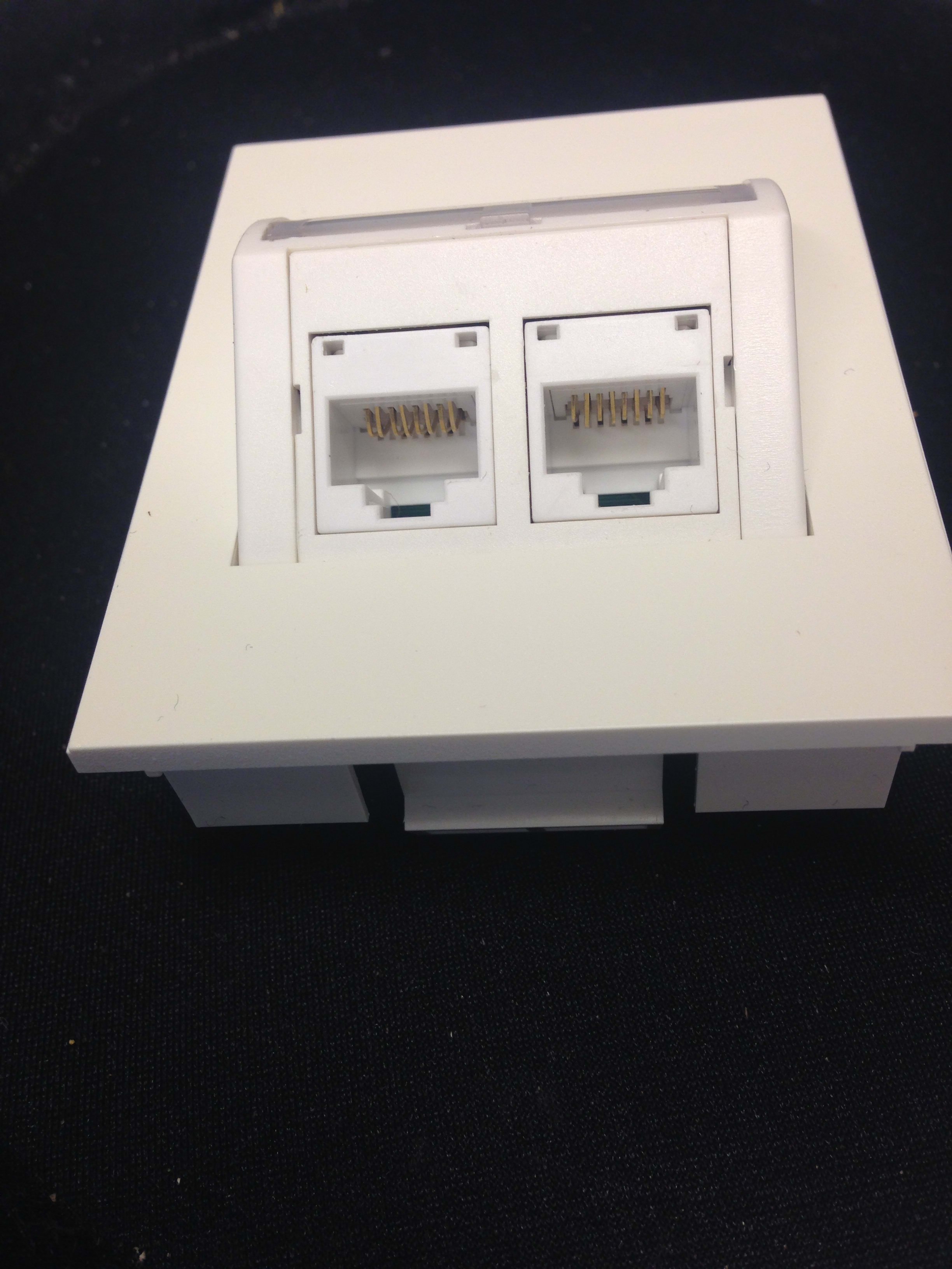 REHAU - Tele/data 2x8RJ45 Cat6 UTP med ramme Signa RAL 9010