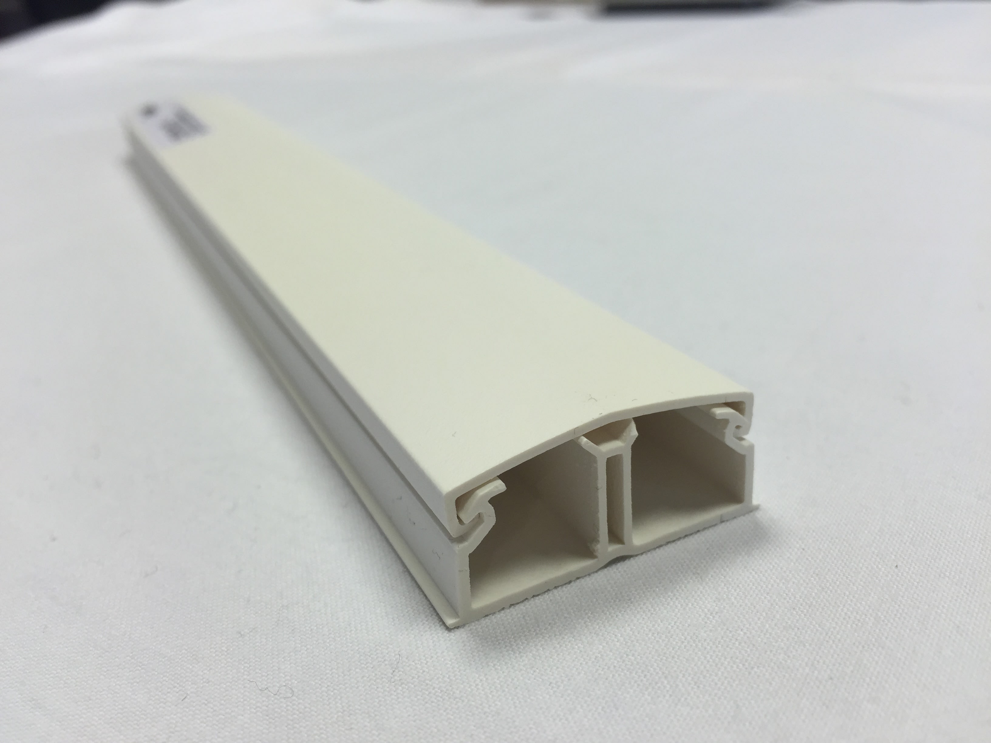 REHAU - ATRIANE 34x17 minikanal medskillevegg og lokk - POLARHVIT