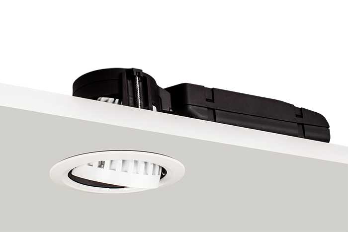 Glamox - D70-R108 LED 700 DALI 830 MB SM/WH