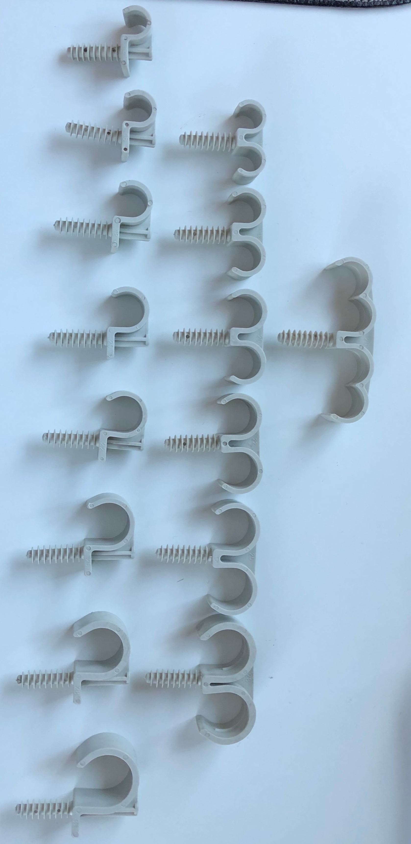 Toolsinvent AS - Kabel og rørfeste TID22 Grå Dobbel